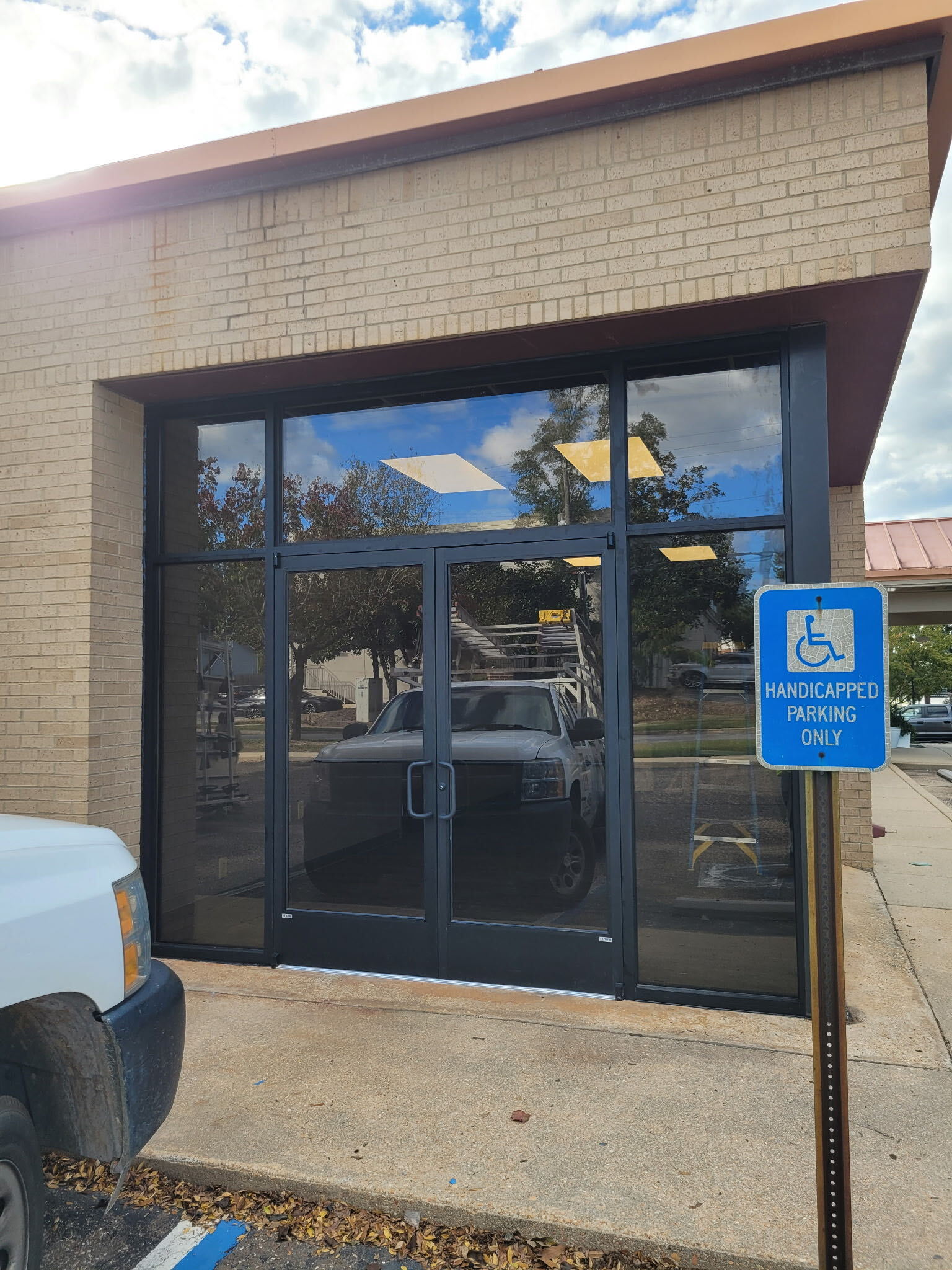 New commercial storefront glass entry doors installed by Universal Glass in Mobile, AL